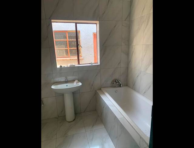 2 BEDROOM HOUSE FOR SALE IN TEMBISA EXT 7